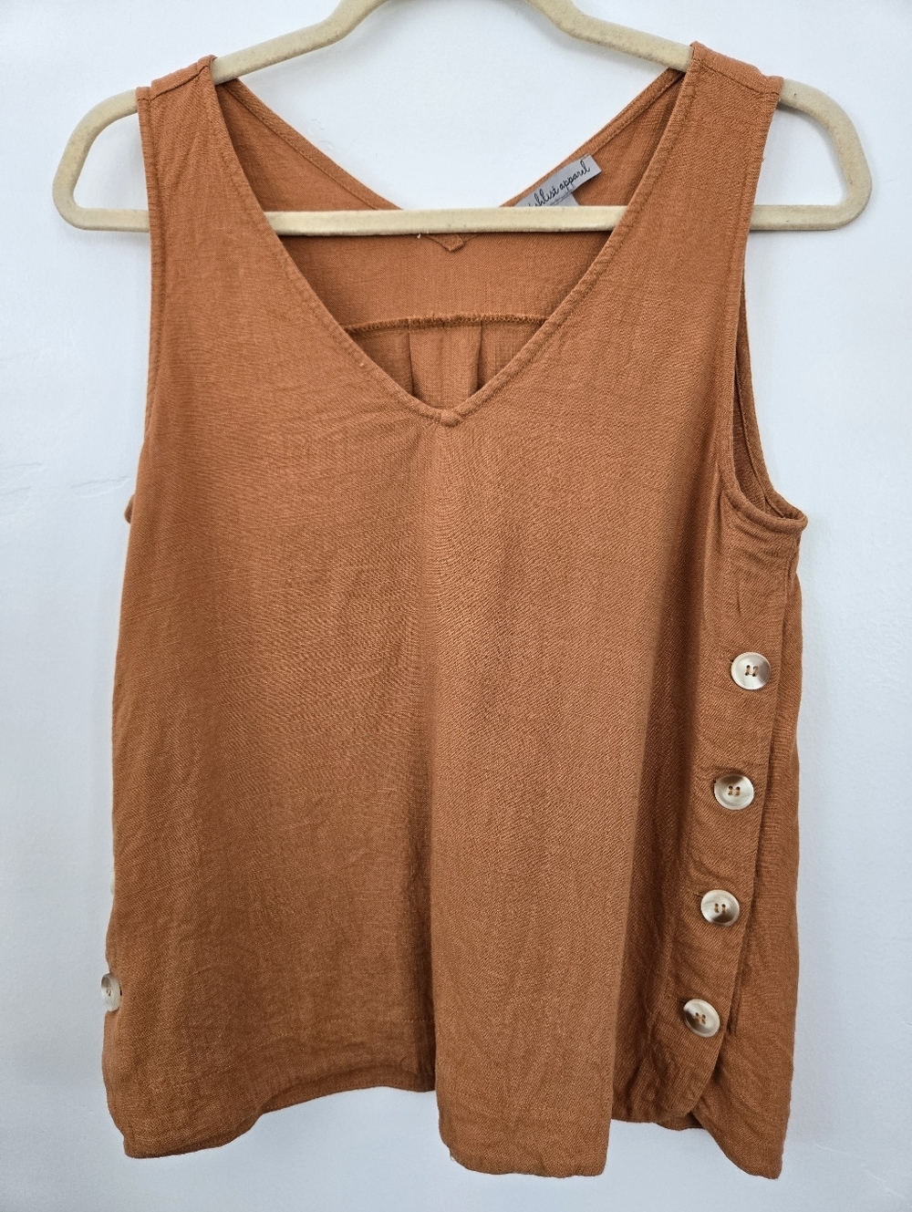 Wishlist Apparel linen bled rust-colored tank top. Side-button detailing. Small.